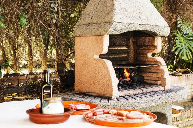 How to Use an Outdoor Pizza Oven